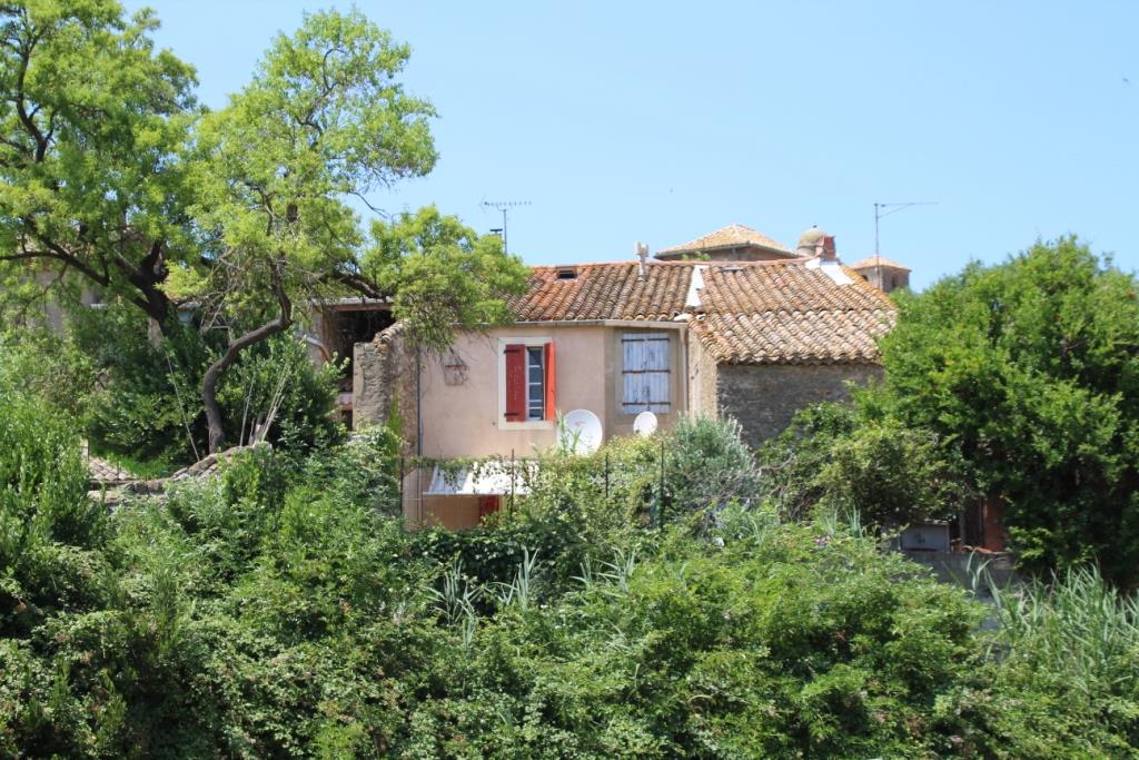 Maison vigneronne au calme avec jardin terrasse et vue