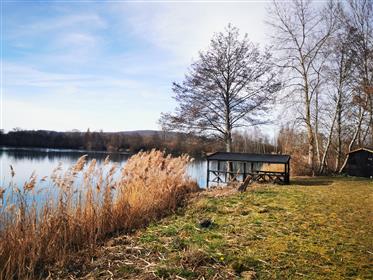 Freizeitgrundstück von 13,7 ha einschließlich eines Teichs von ca. 10 ha - zum Verkauf in Burgund (