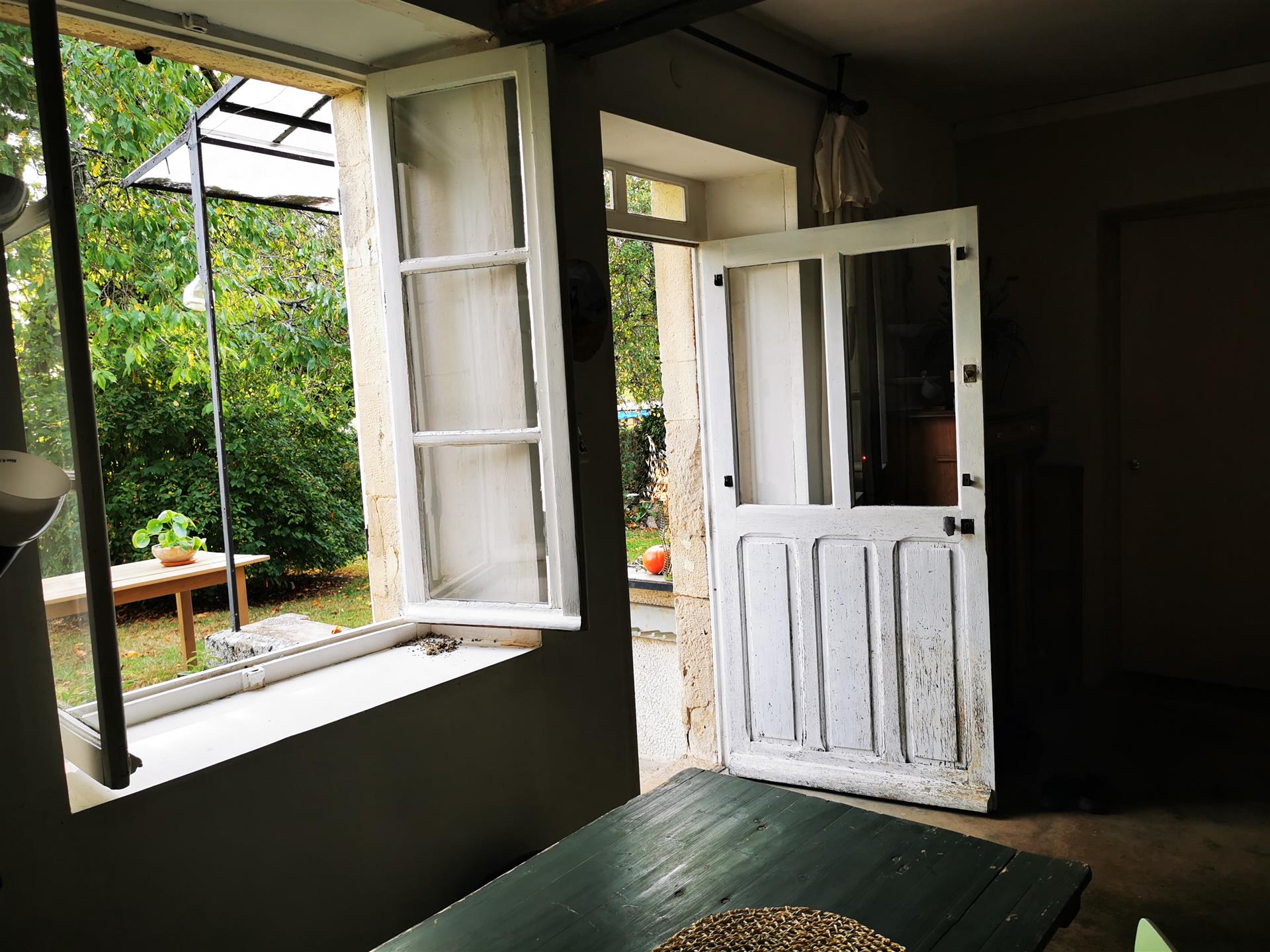 Maison ancienne au cœur d’un village paisible. À vendre. Proche Clamecy, Nièvre (58)