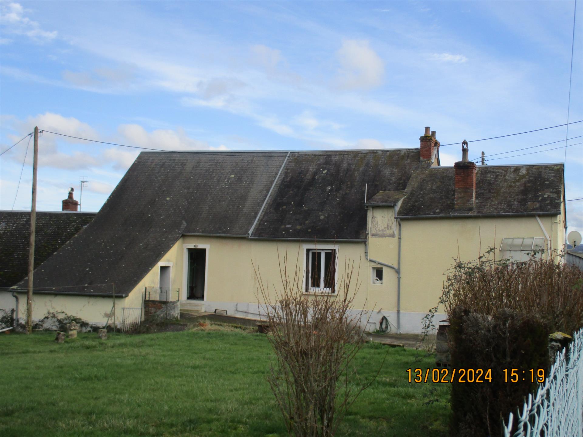 8Km Château-Chinon, village house, garden, garage (Ref.6)