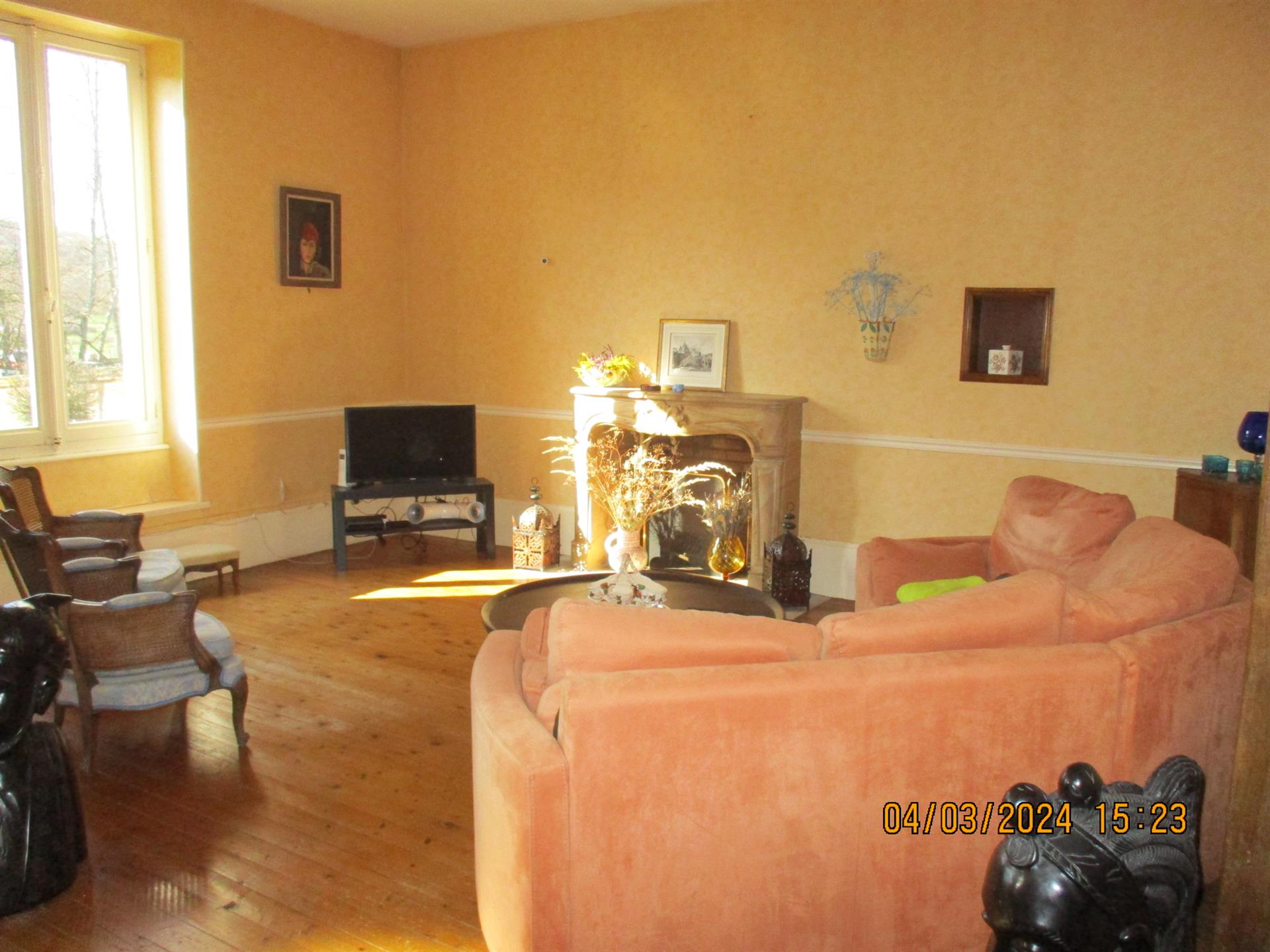 Near Arnayd-le-Duc, Pleasure property with outbuildings and pleasure garden,