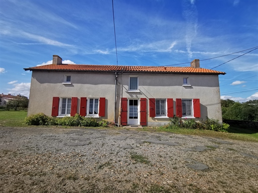 Farmhouse not overlooked with land of 3700 m²