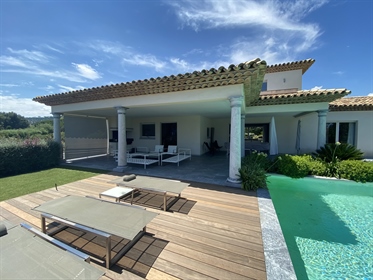 Luxurious sea view villa