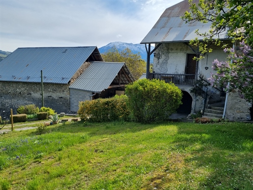 Old farm on 4006 m2 of land