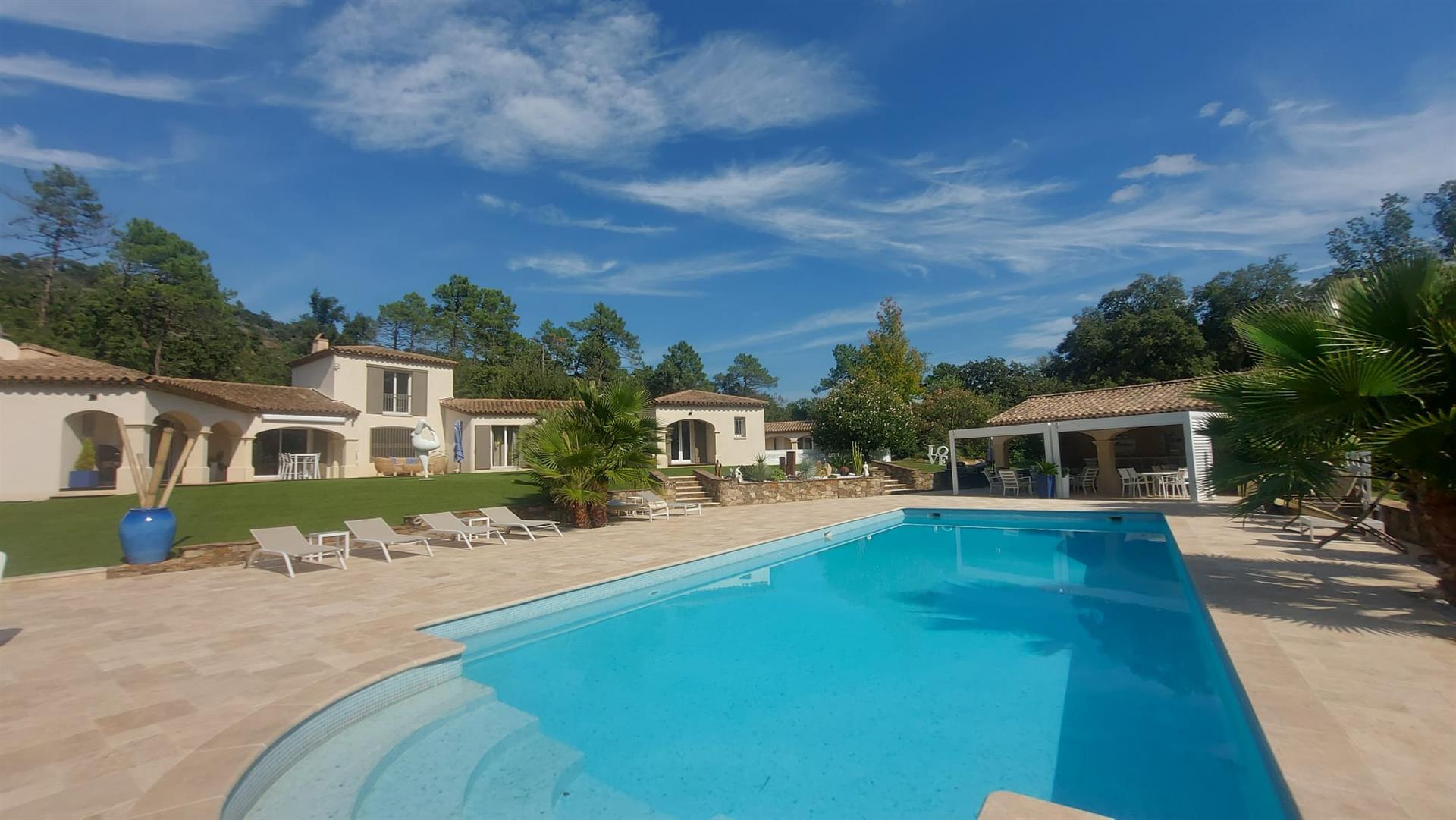 Exceptional Property - 8 Rooms - 190 m2 on 11,000m2 - Le Muy