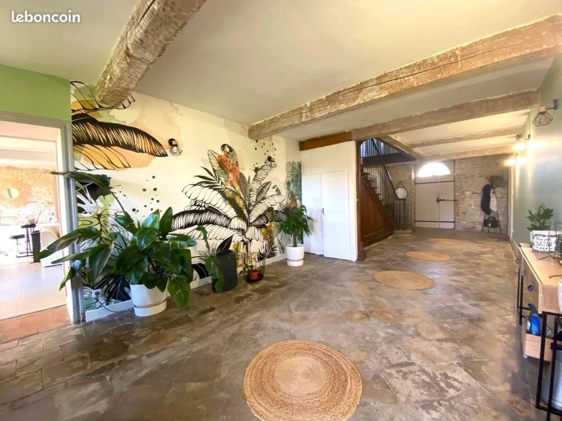 Purchase: Luxury property (31590)