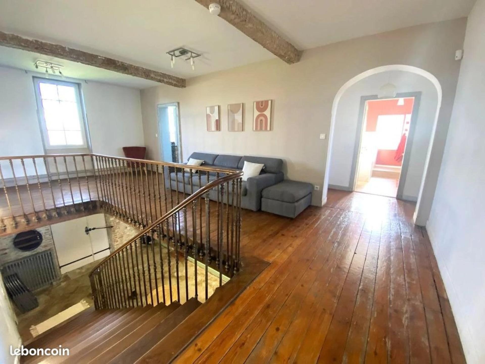 Purchase: Luxury property (31590)