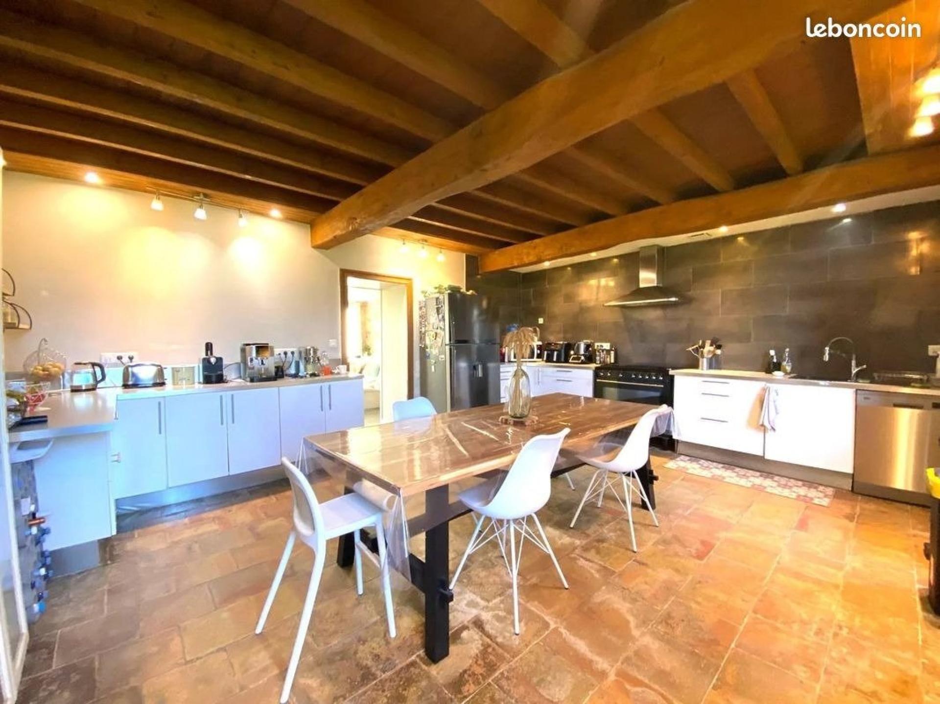 Purchase: Luxury property (31590)