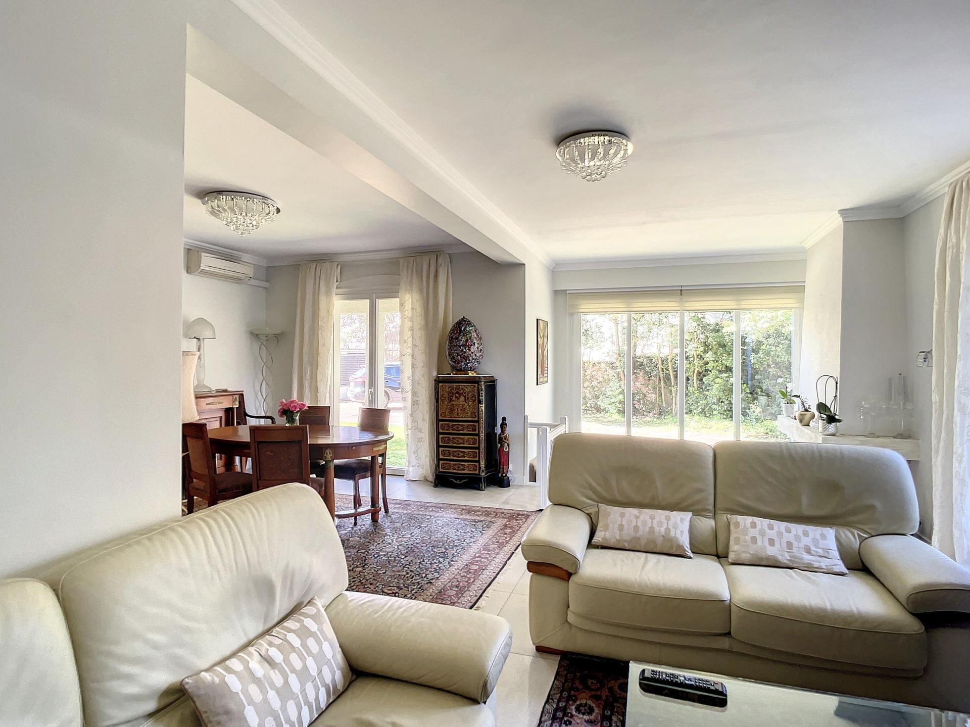 Purchase: Luxury property (31150)