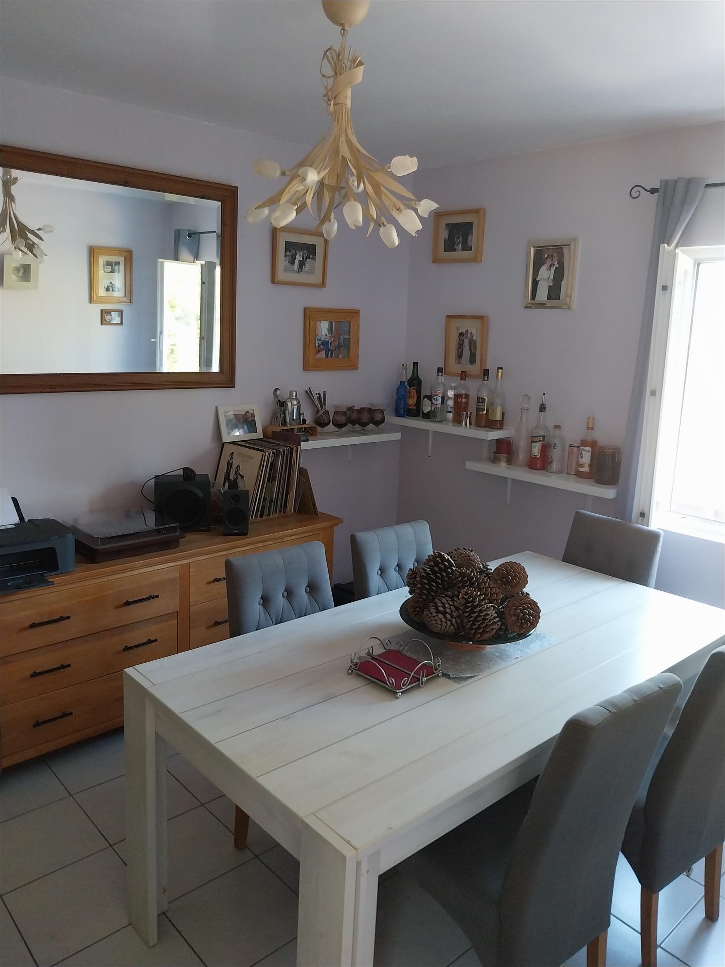 Pavilhão de 6 quartos à venda localizado perto de Blanzay