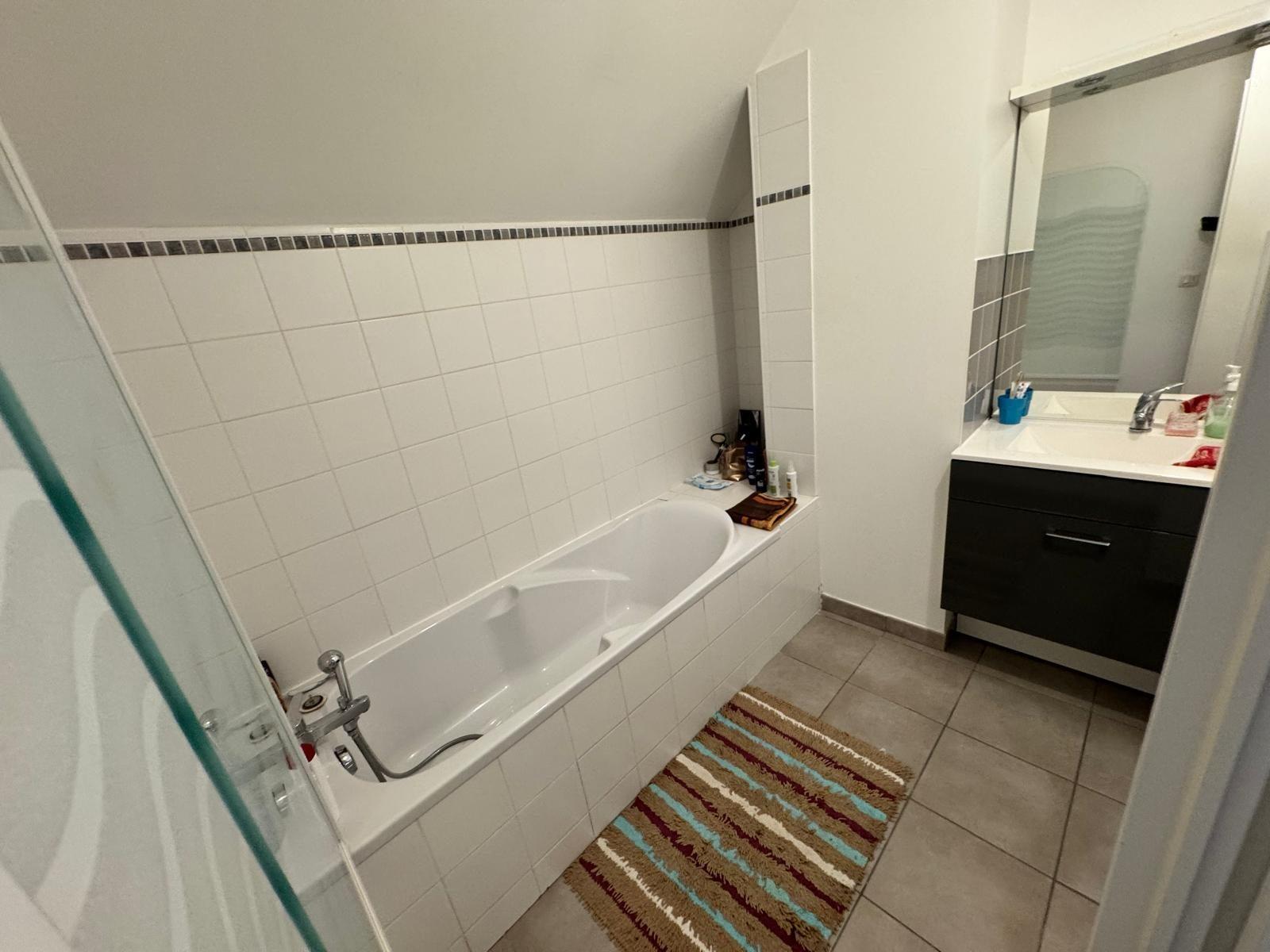 Investissez dans un beau T3 à 2 mn du Chu