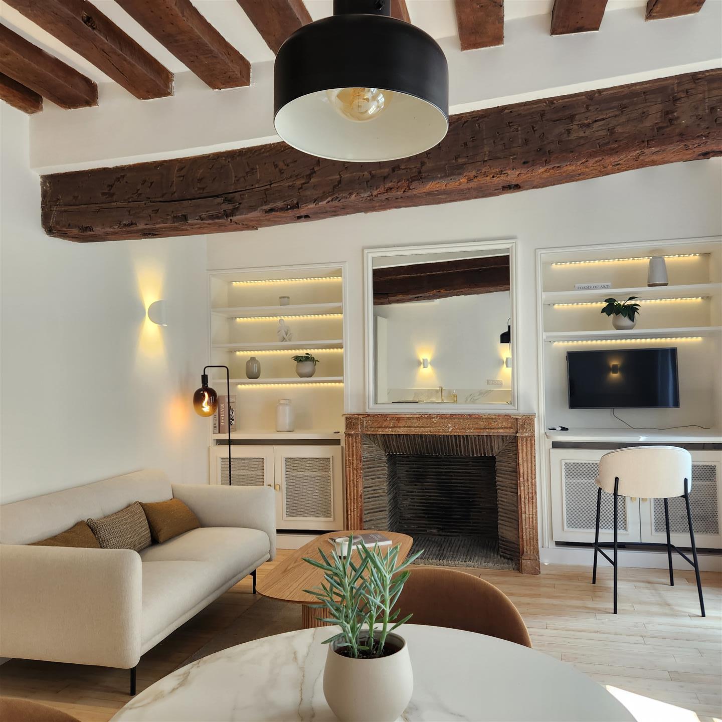Pied-À-Terre excepțional în Saint-Germain-des-Prés – Renovare de lux, locație căutată