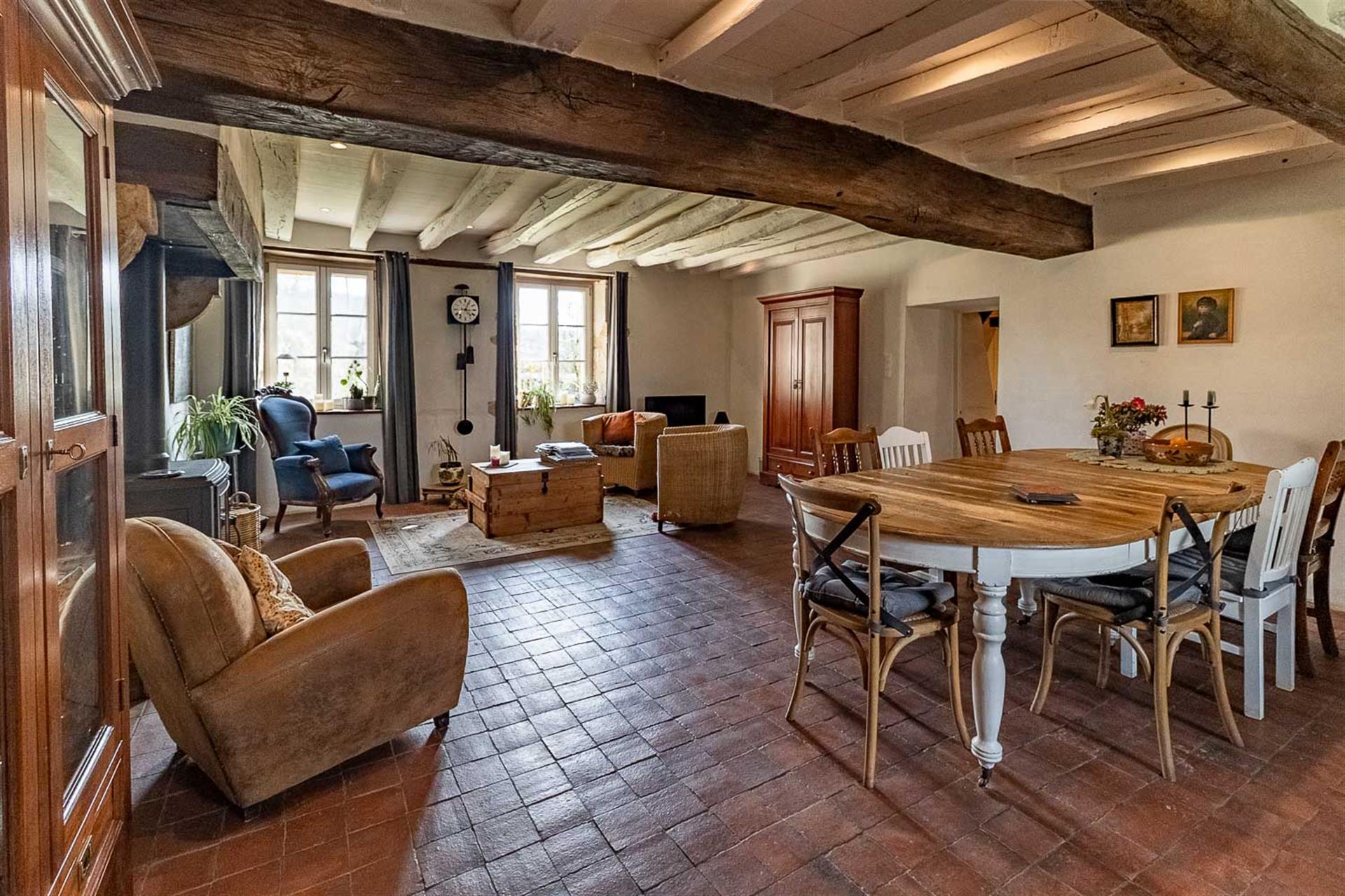 Detached house with swimming pool and camper van garage on ± 7,500 m²