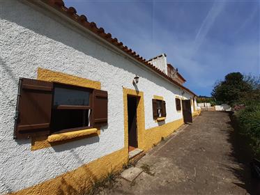 Walled farmhouse with 4 112.50 m2