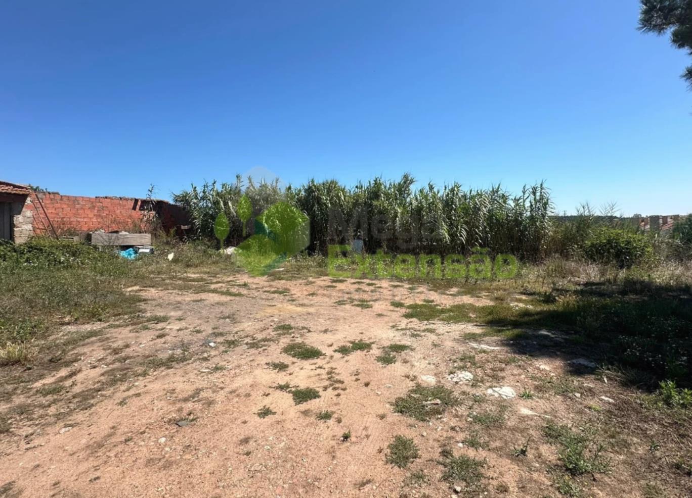 3 bedroom house to rebuild, with patio, near Lisbon