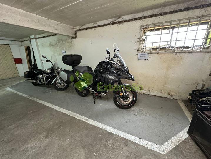 Garagem e lugar de parqueamento, com rendimento, Vila Franca de Xira 