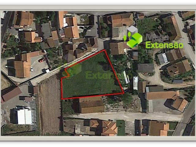 Plot of land to build a villa, village center, near Torres Vedras