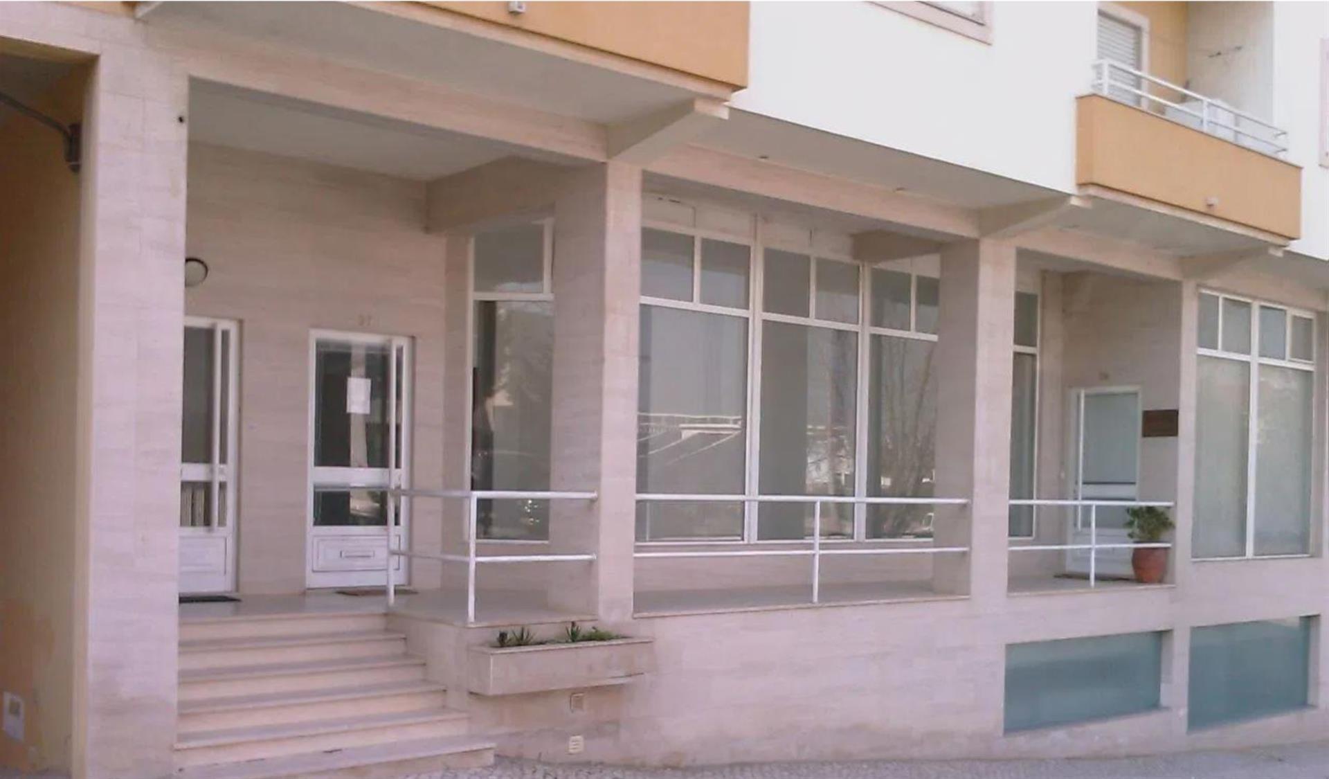 Commercial space, 74.5 metres, Cadaval. Excellent location!