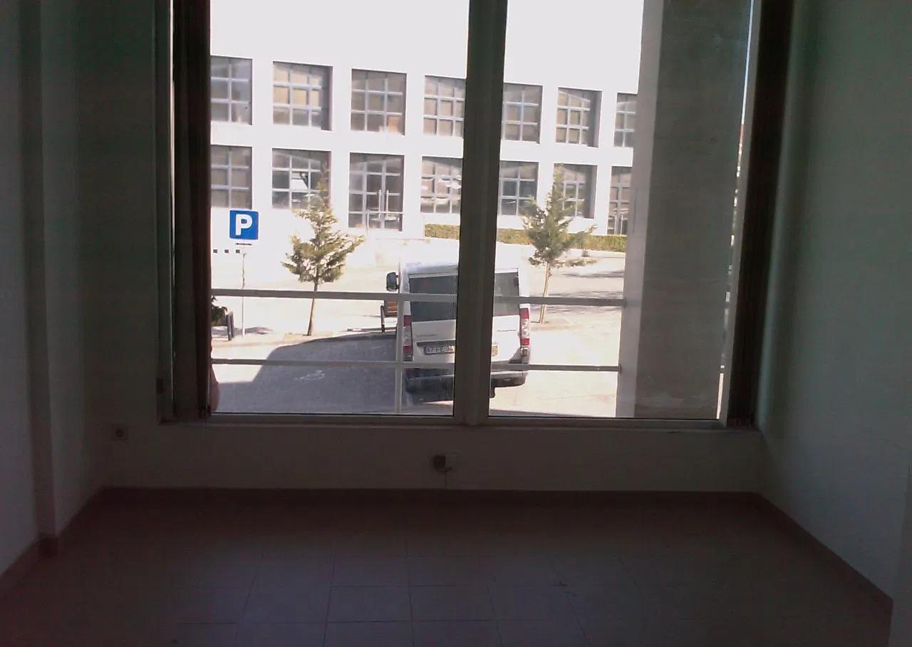 Commercial space, 74.5 metres, Cadaval. Excellent location!