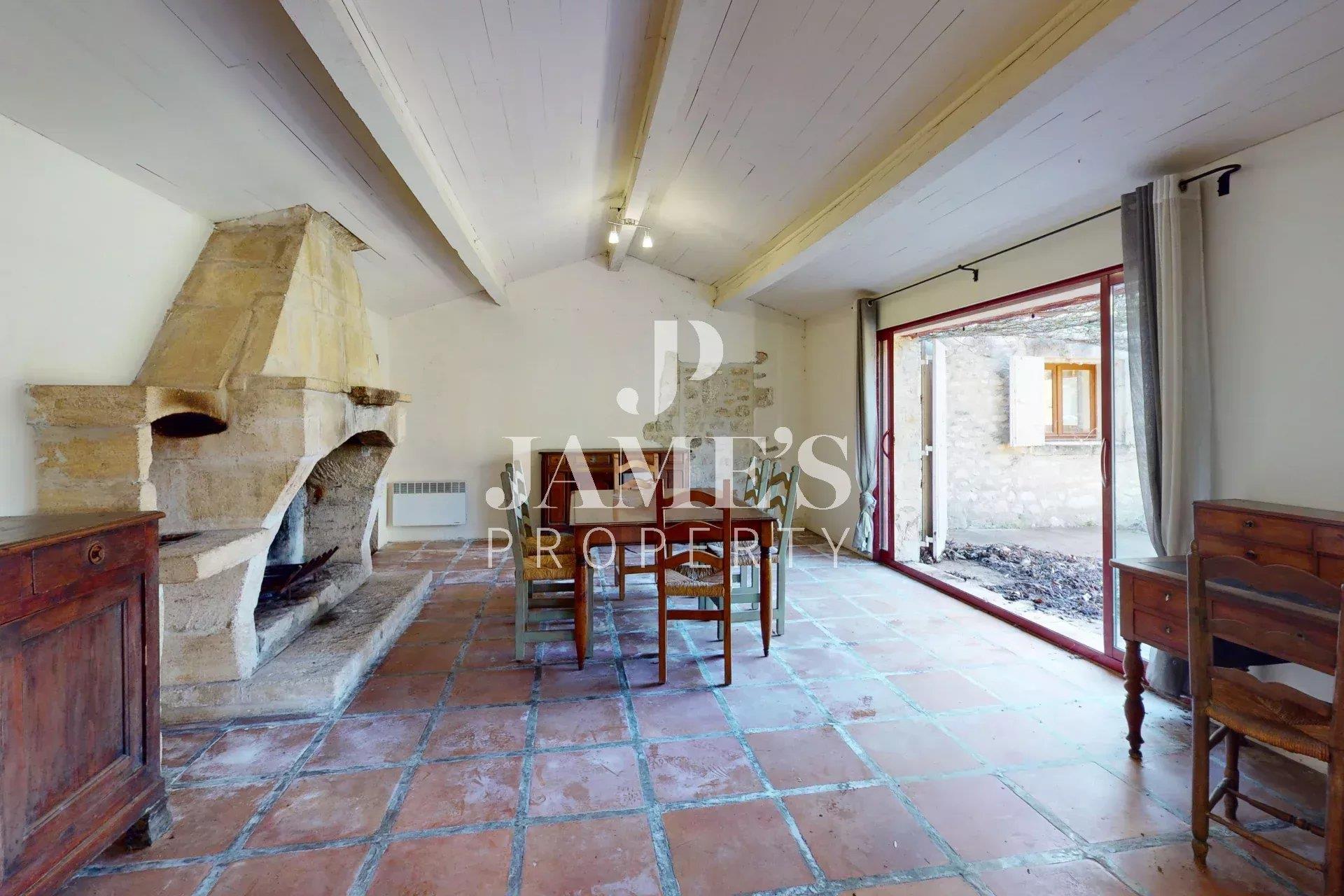 Provençal farmhouse in the countryside of Eygalières