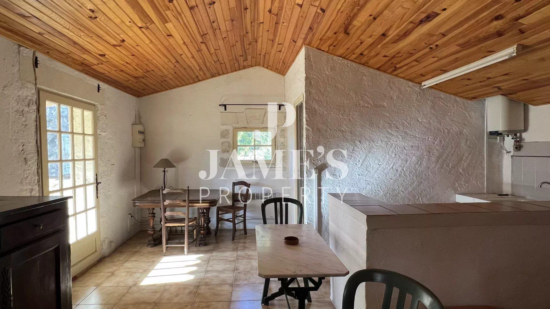 Provençal farmhouse in the countryside of Eygalières