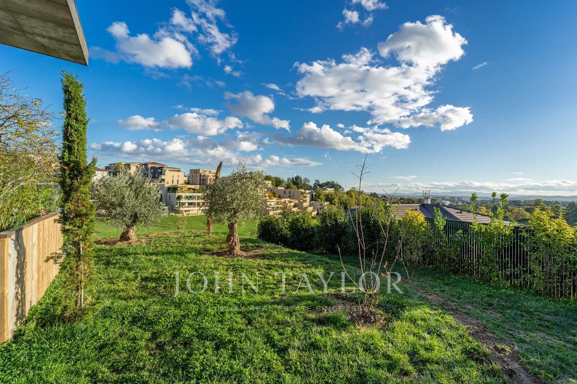 Propriété contemporaine de 2019, de 350 m², très lumineuse et avec vue panoramique