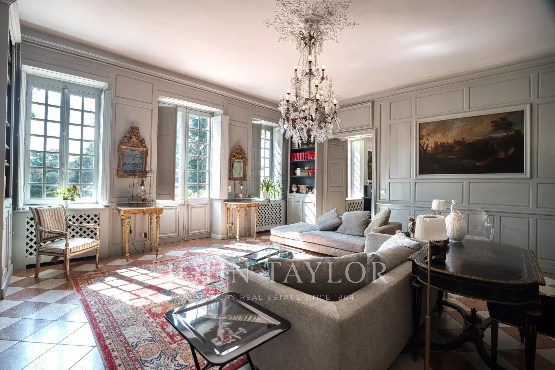Propriété au cœur d’un village viticole, 800 m² sur un terrain de 7 000 m²