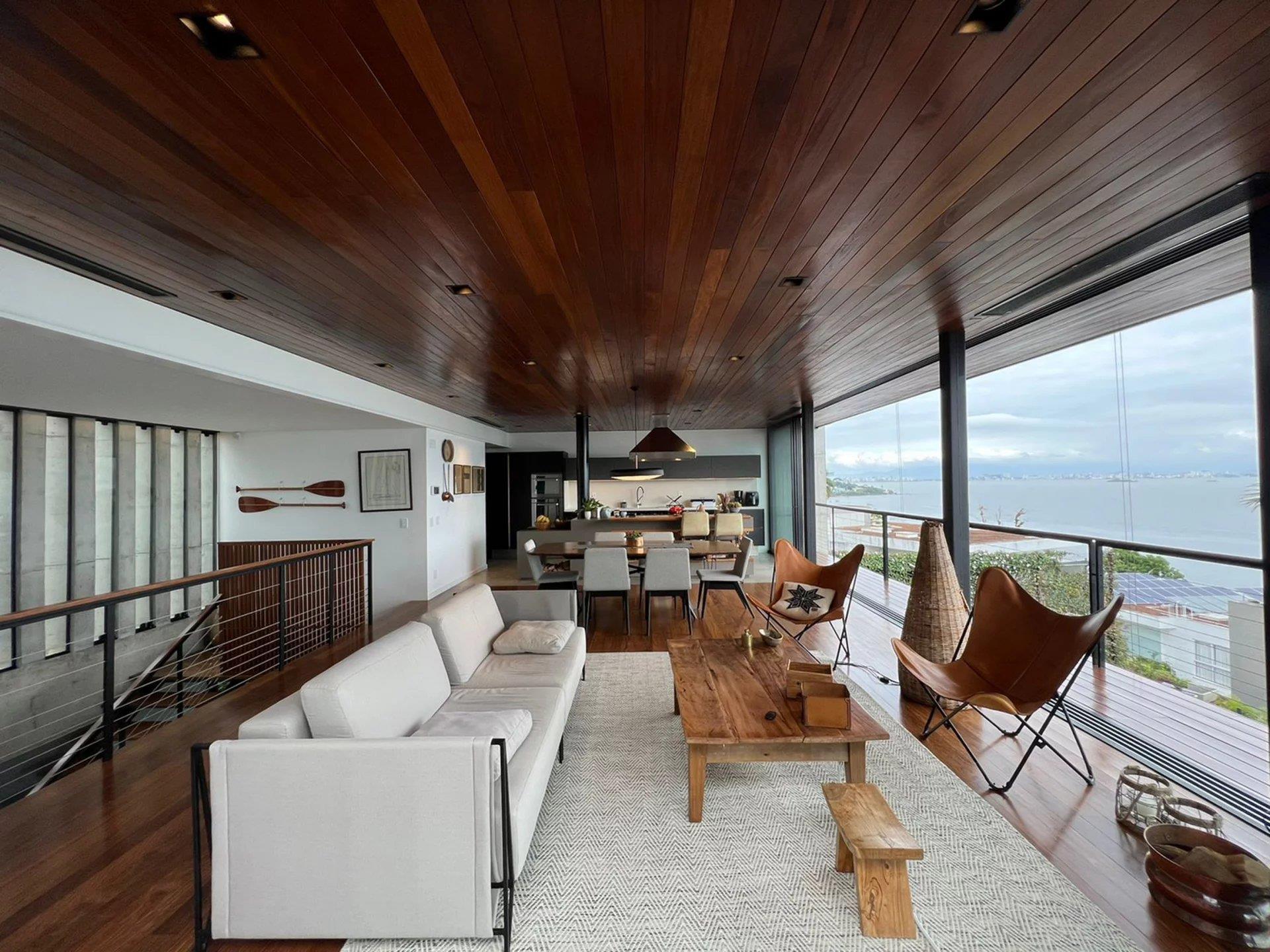 Flo600 - Award-winning architectural house in Cacupé, Florianópolis
