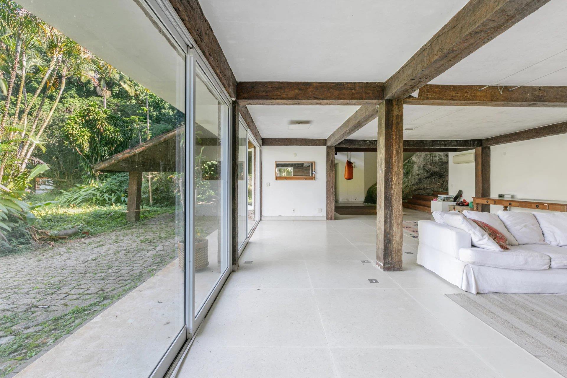 Rio132 - House in the middle of nature in São Conrado