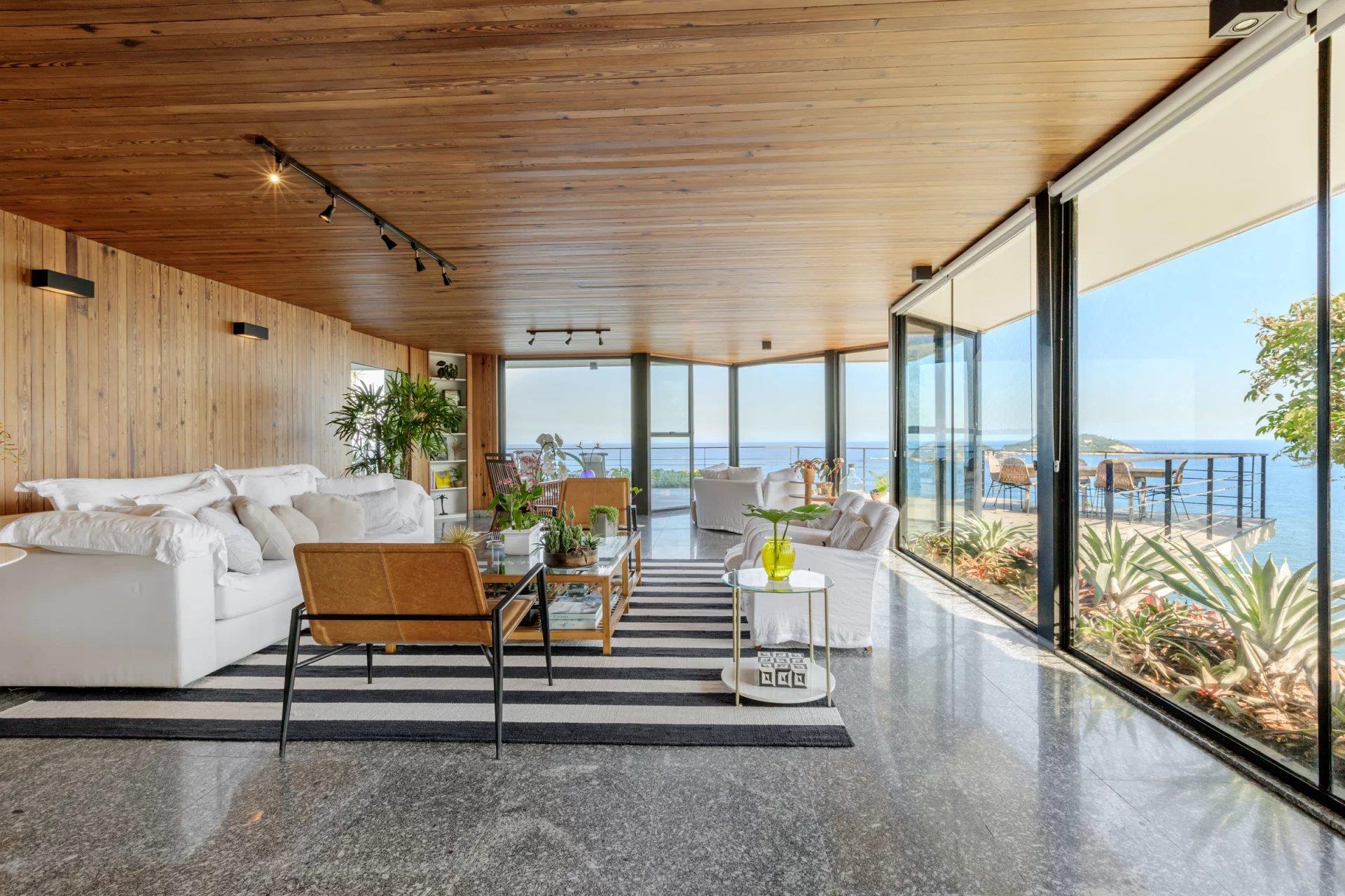 Rio005 - Contemporary mansion in Joá overlooking the ocean