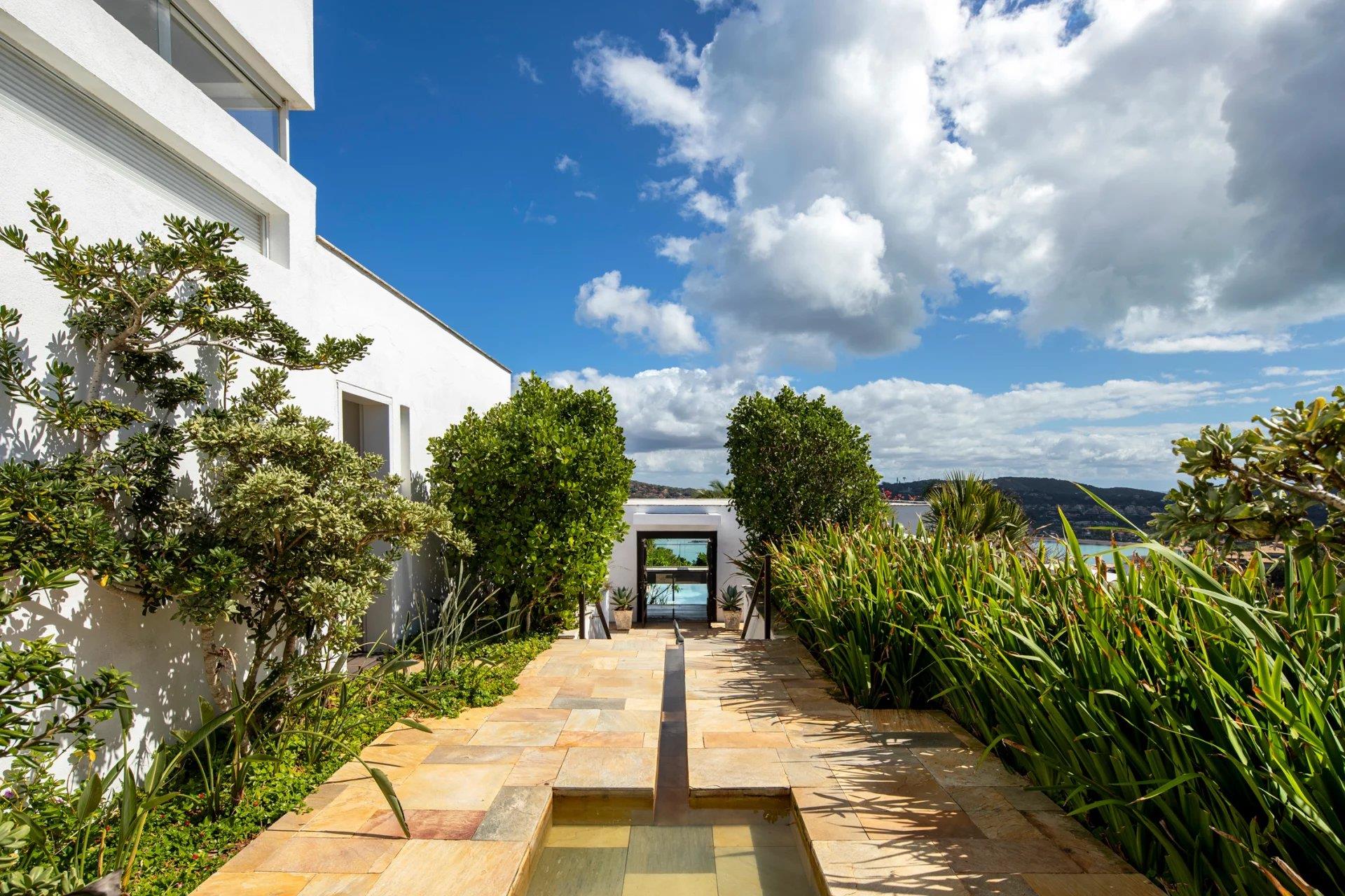 Buz009 - Beautiful 5 bedroom luxury villa in Ferradura