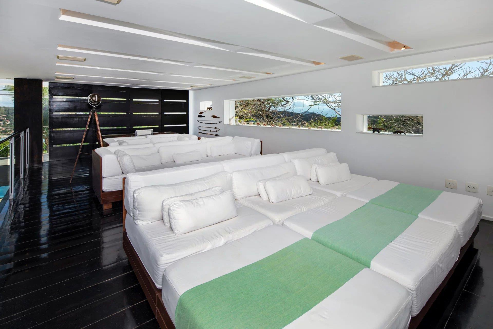 Buz009 - Beautiful 5 bedroom luxury villa in Ferradura