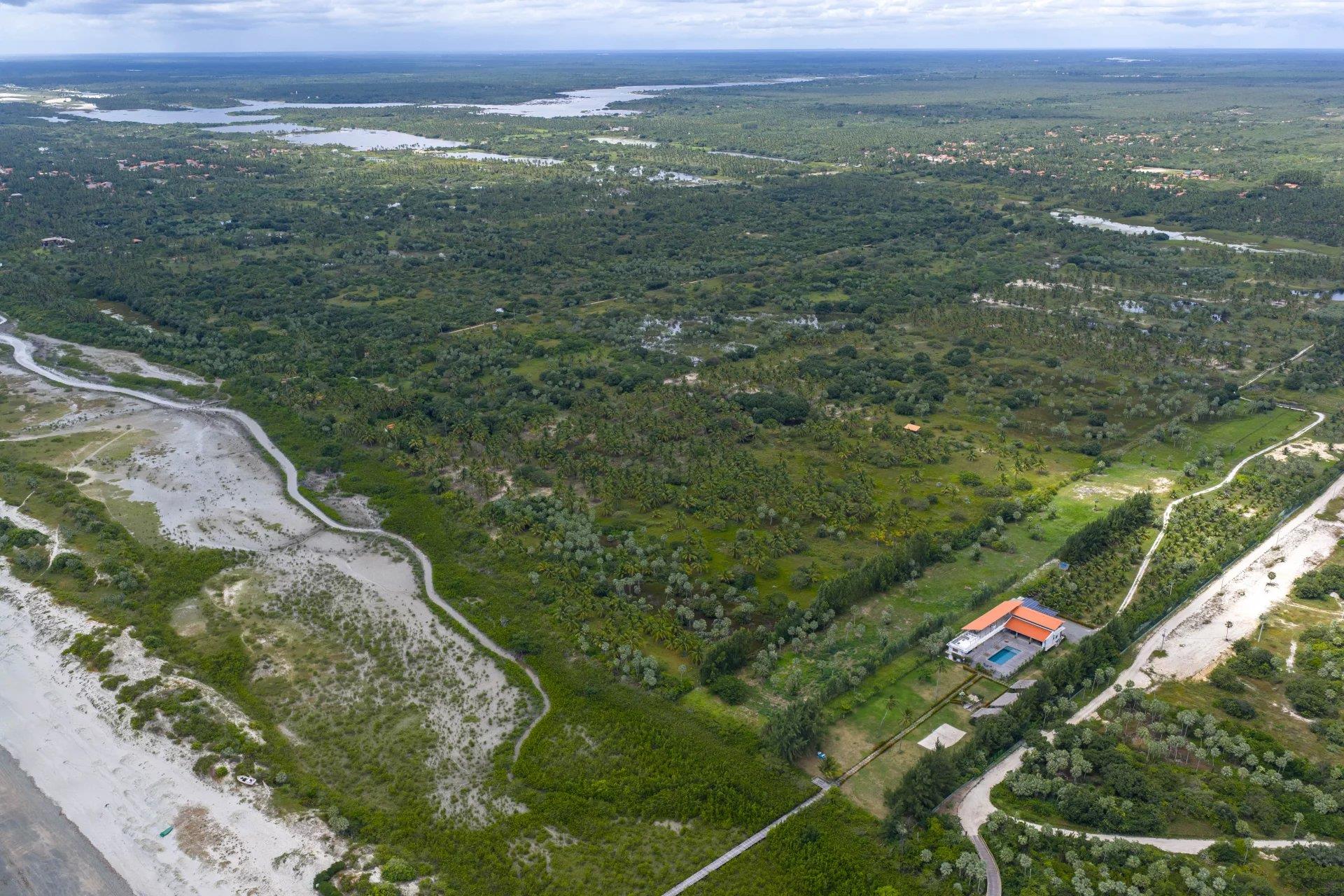 Cea072 - Last large plot of land facing the sea on Preá beach