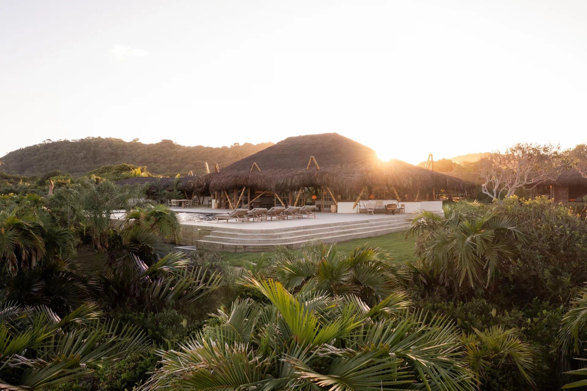 Bah176 – Beachfront villa in Serra Grande, Bahia