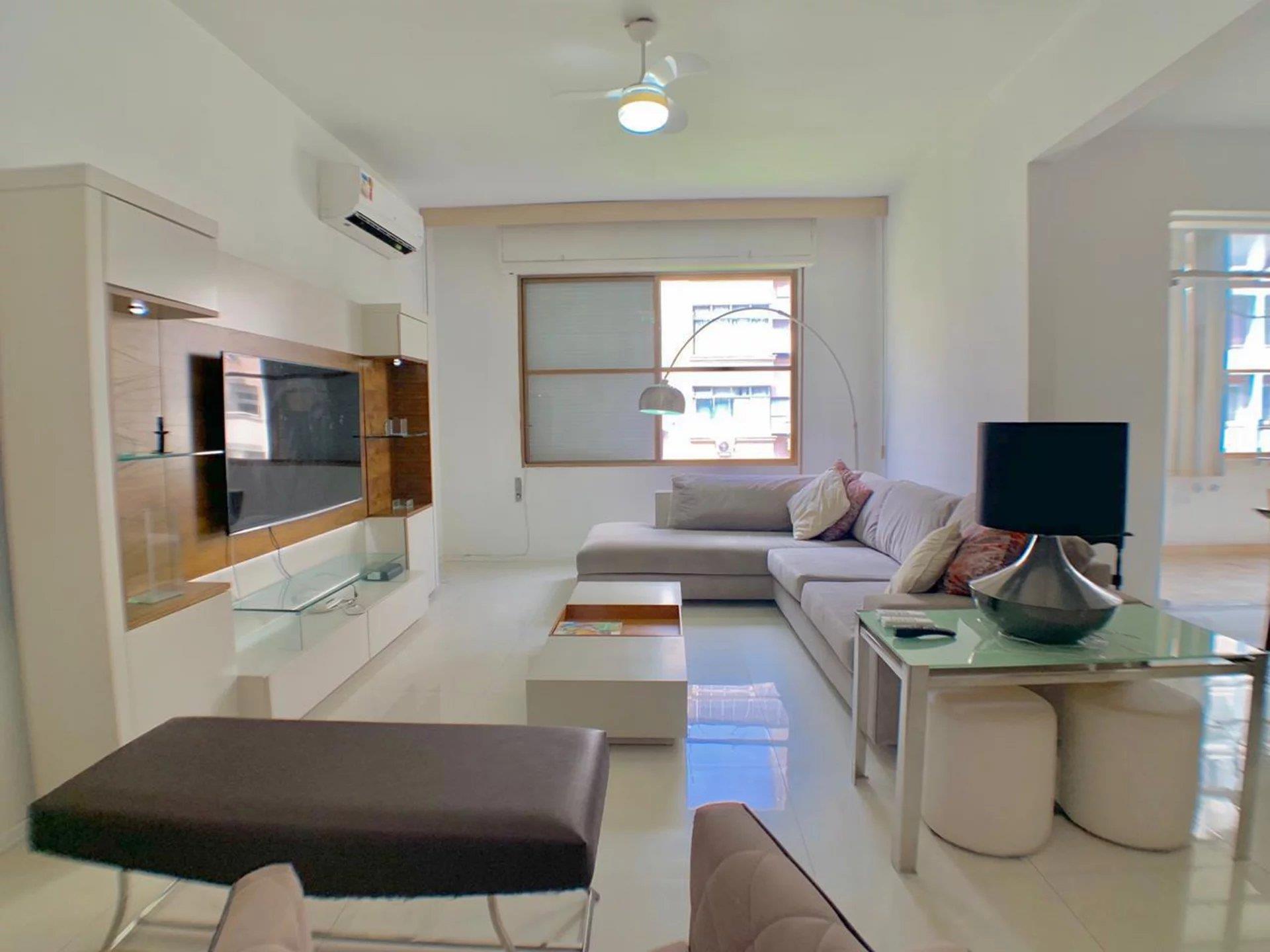 Rio396 - Spacious 4-bedroom apartment in Copacabana