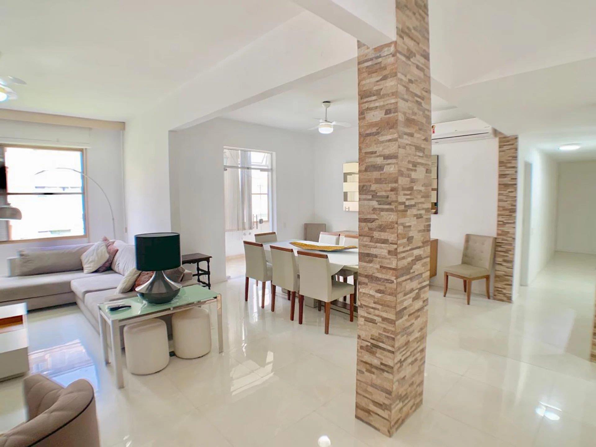 Rio396 - Spacious 4-bedroom apartment in Copacabana