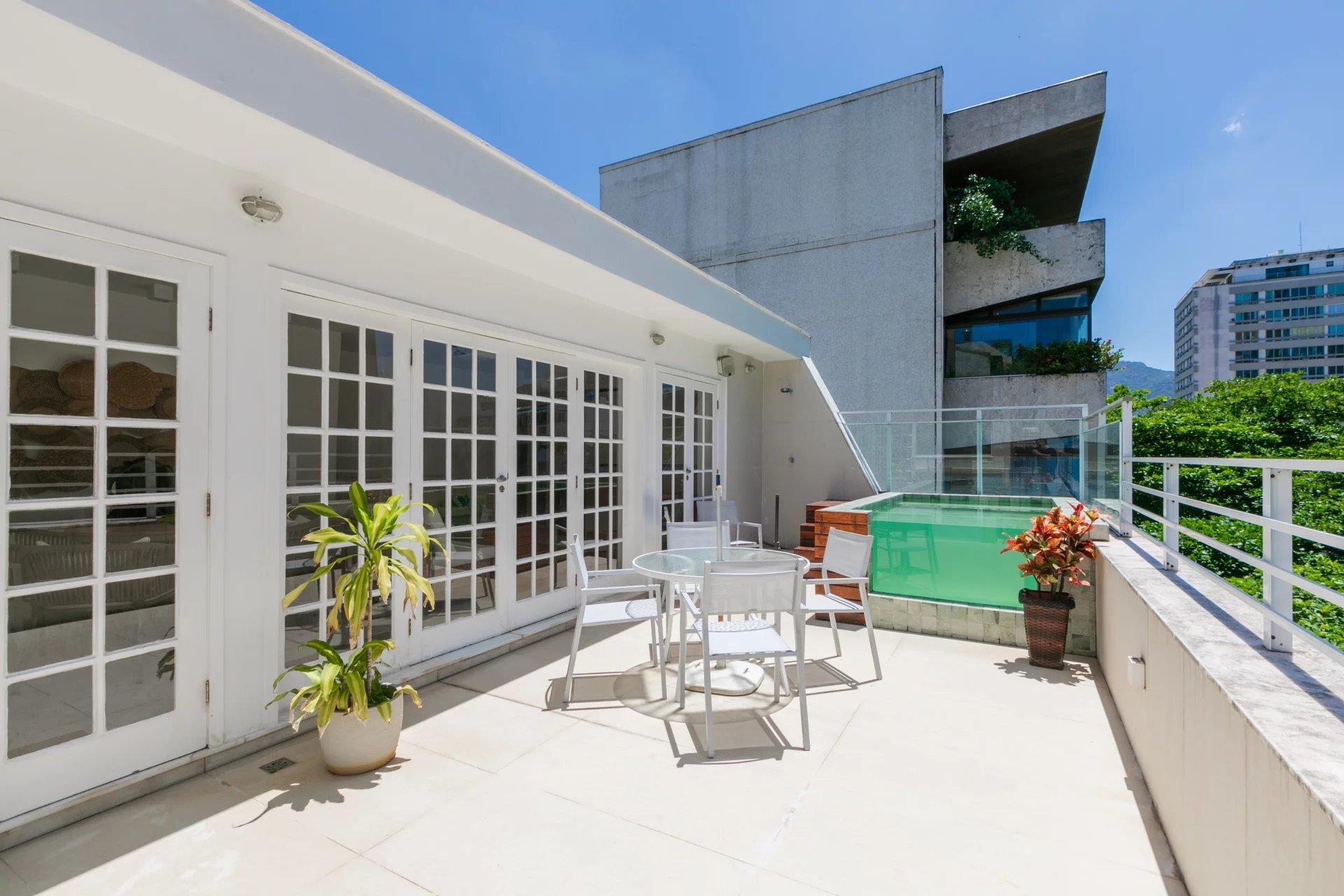 Rio380 - Duplex Penthouse in Leblon