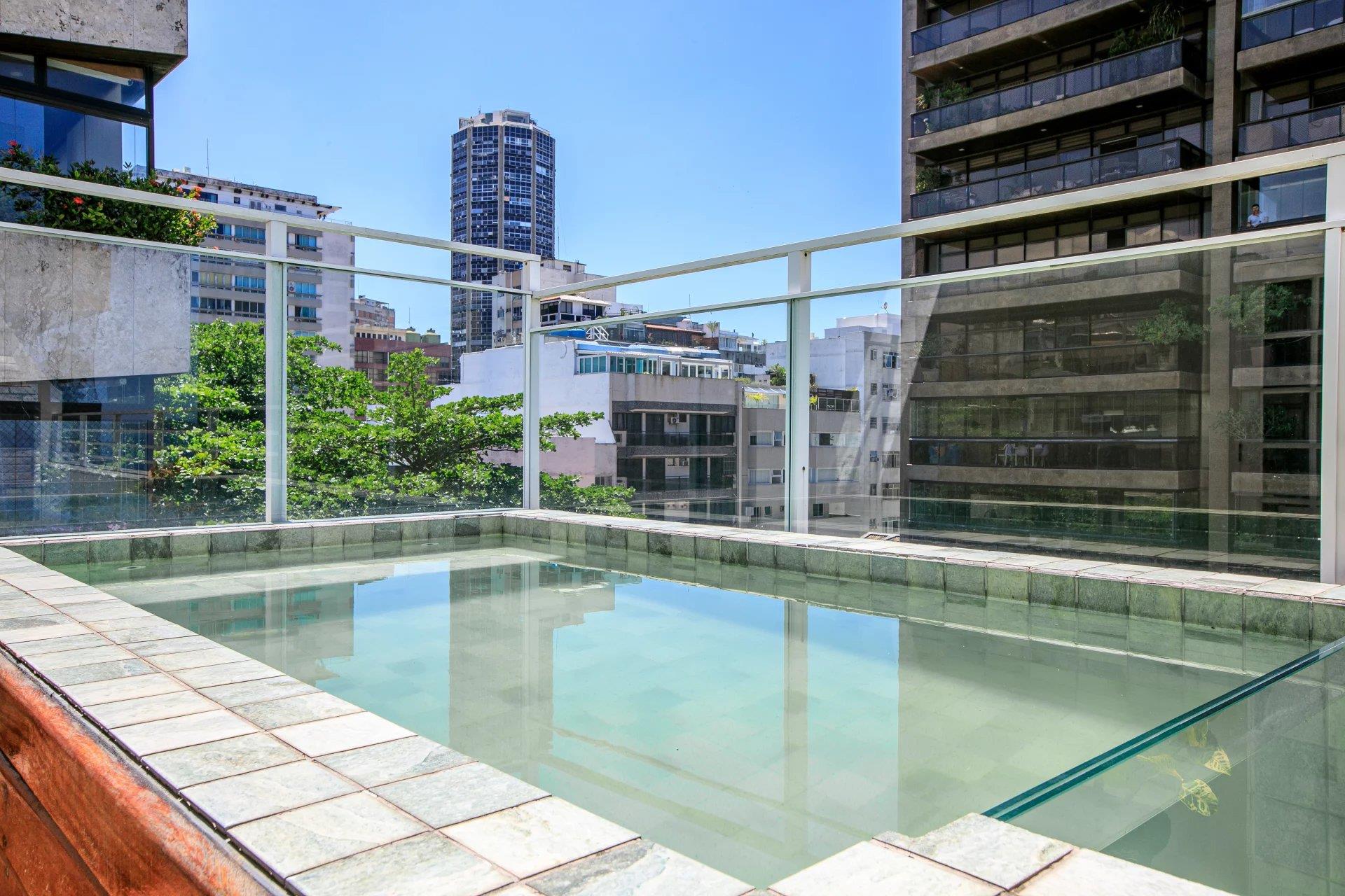 Rio380 - Duplex Penthouse in Leblon