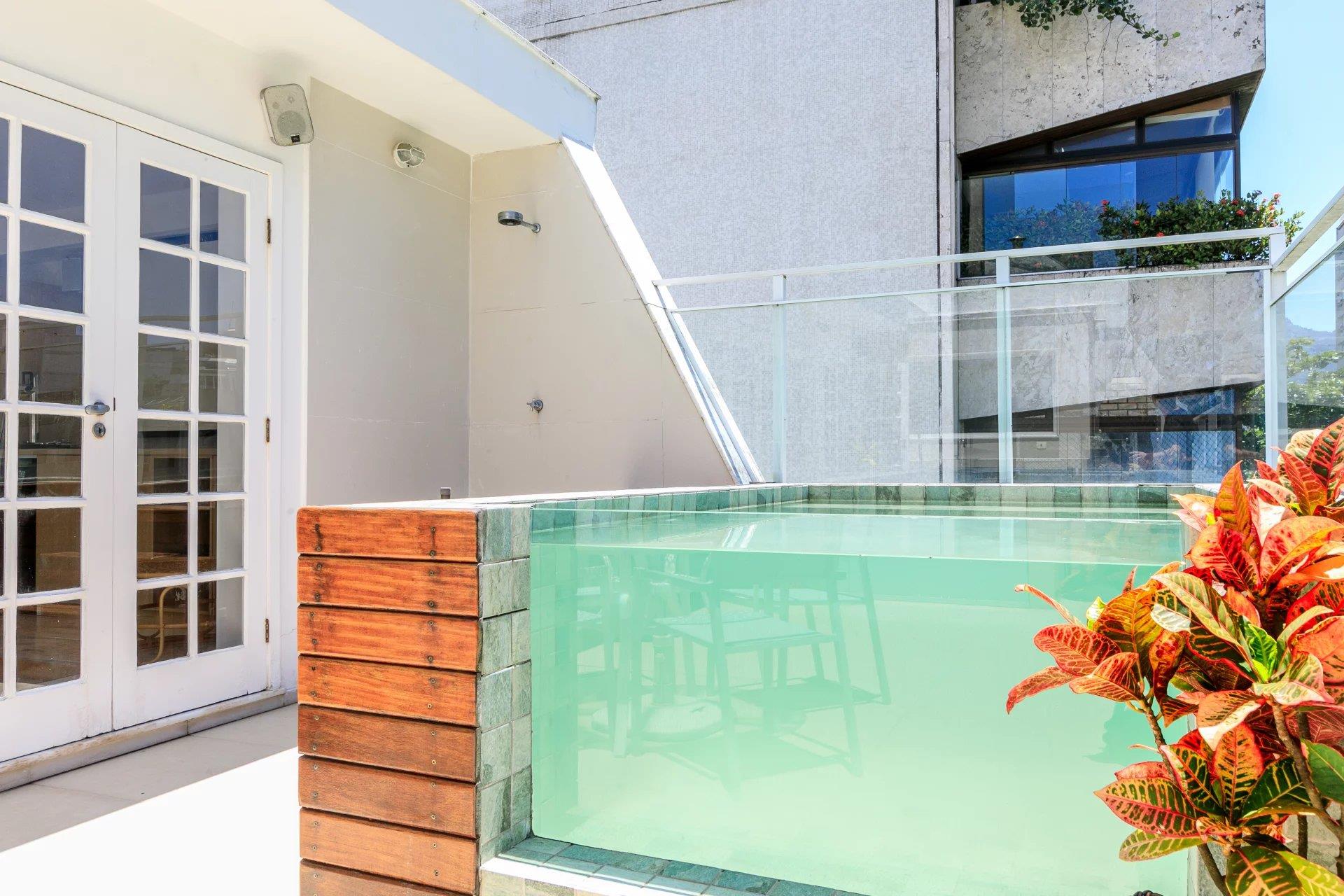 Rio380 - Duplex Penthouse in Leblon