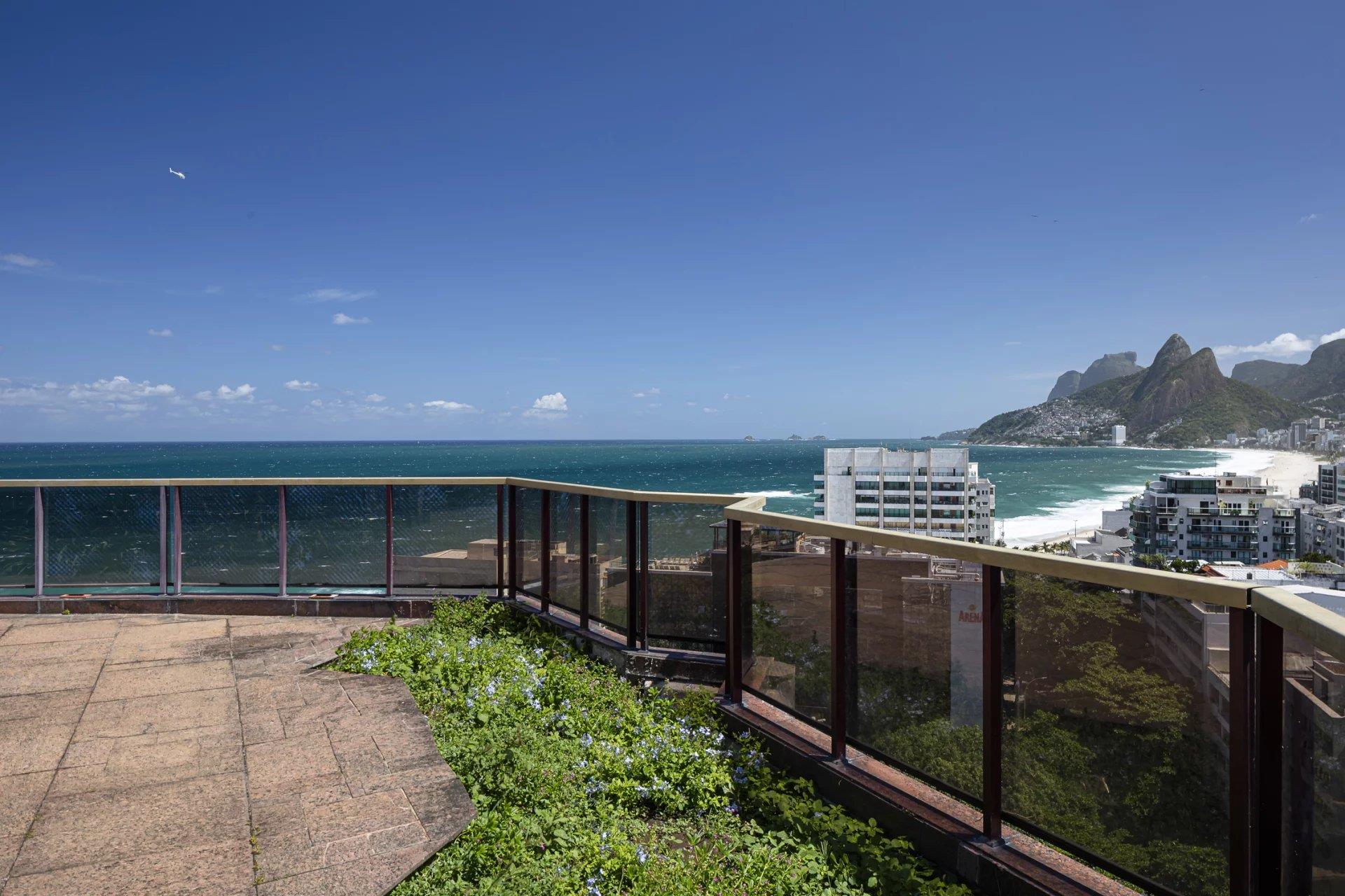 Rio051 - Grand duplex penthouse in Copacabana
