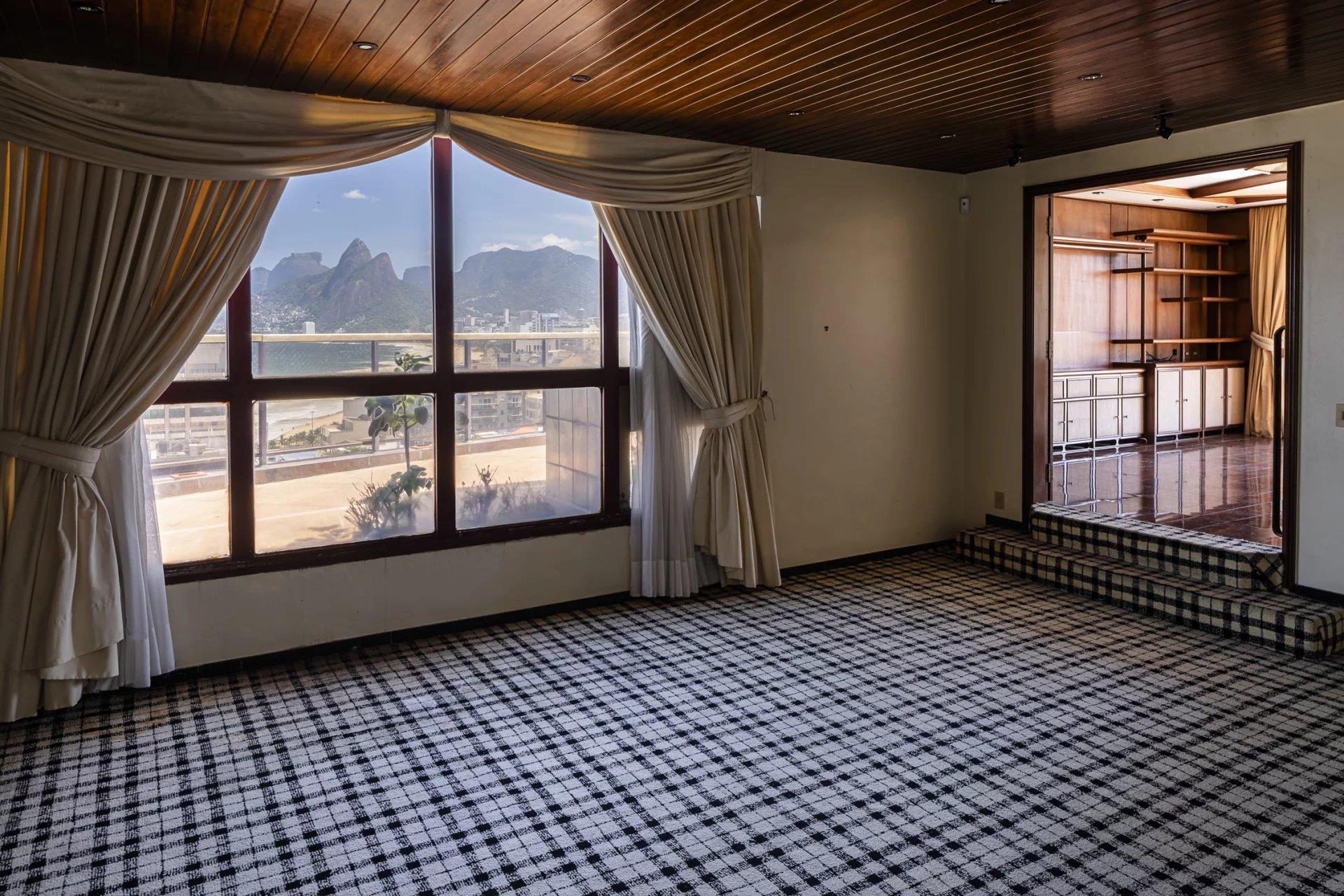 Rio051 - Grand duplex penthouse in Copacabana