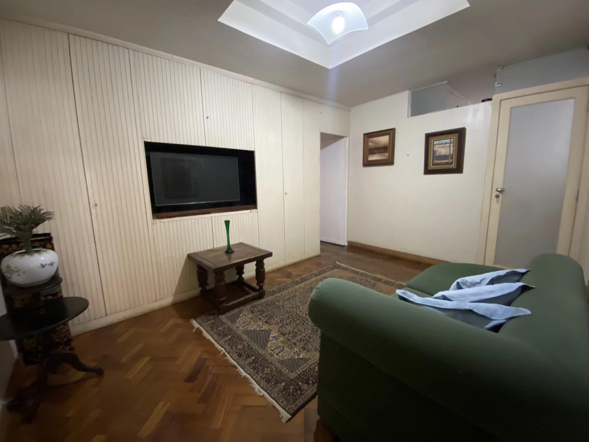 Rio213 - Classic 3-bedroom apartment in Leblon