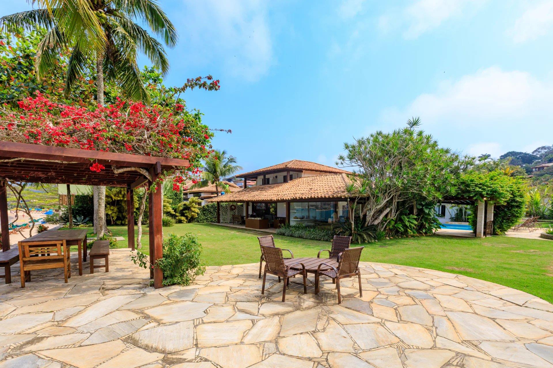Buz029 - Prestigious house in front of the sea in Búzios