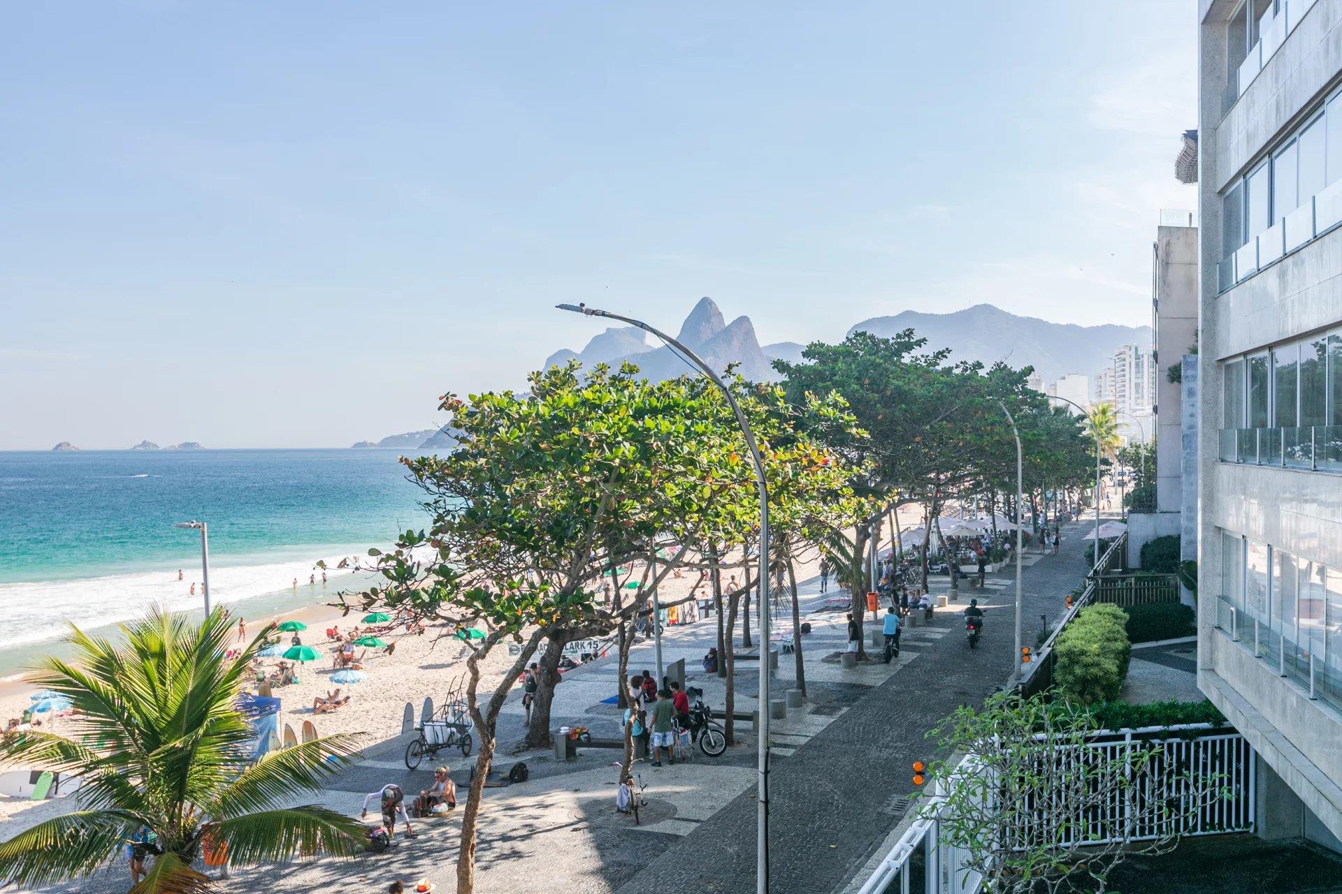 Rio276 - Large apartment in Arpoador