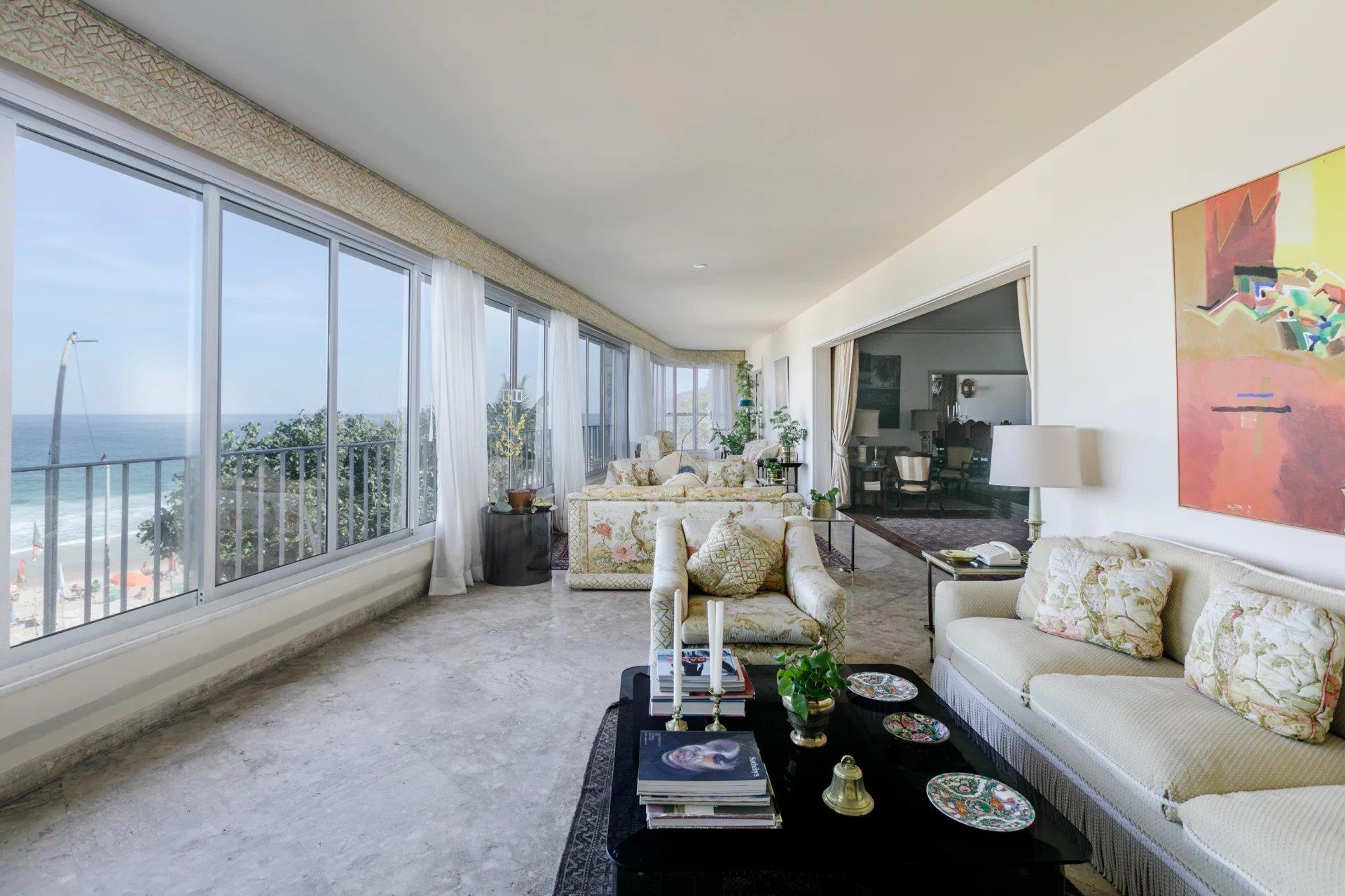 Rio276 - Large apartment in Arpoador