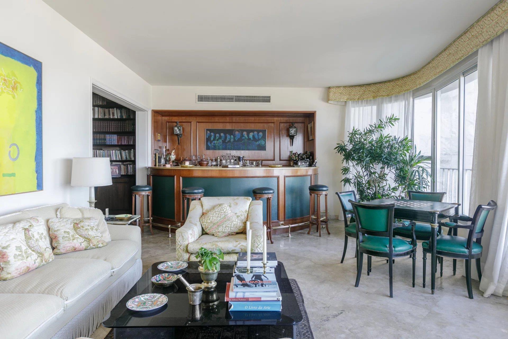Rio276 - Large apartment in Arpoador