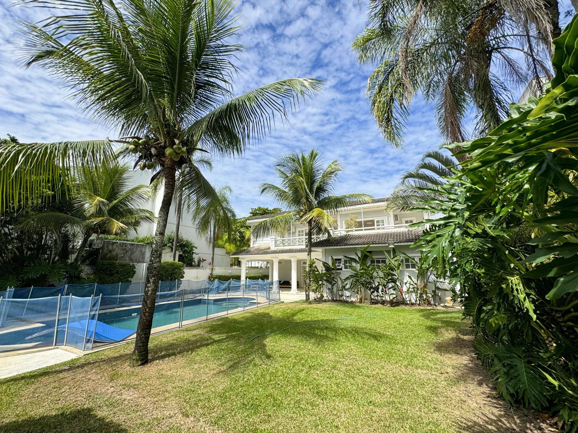 Rio201 - Gated community villa in Barra da Tijuca