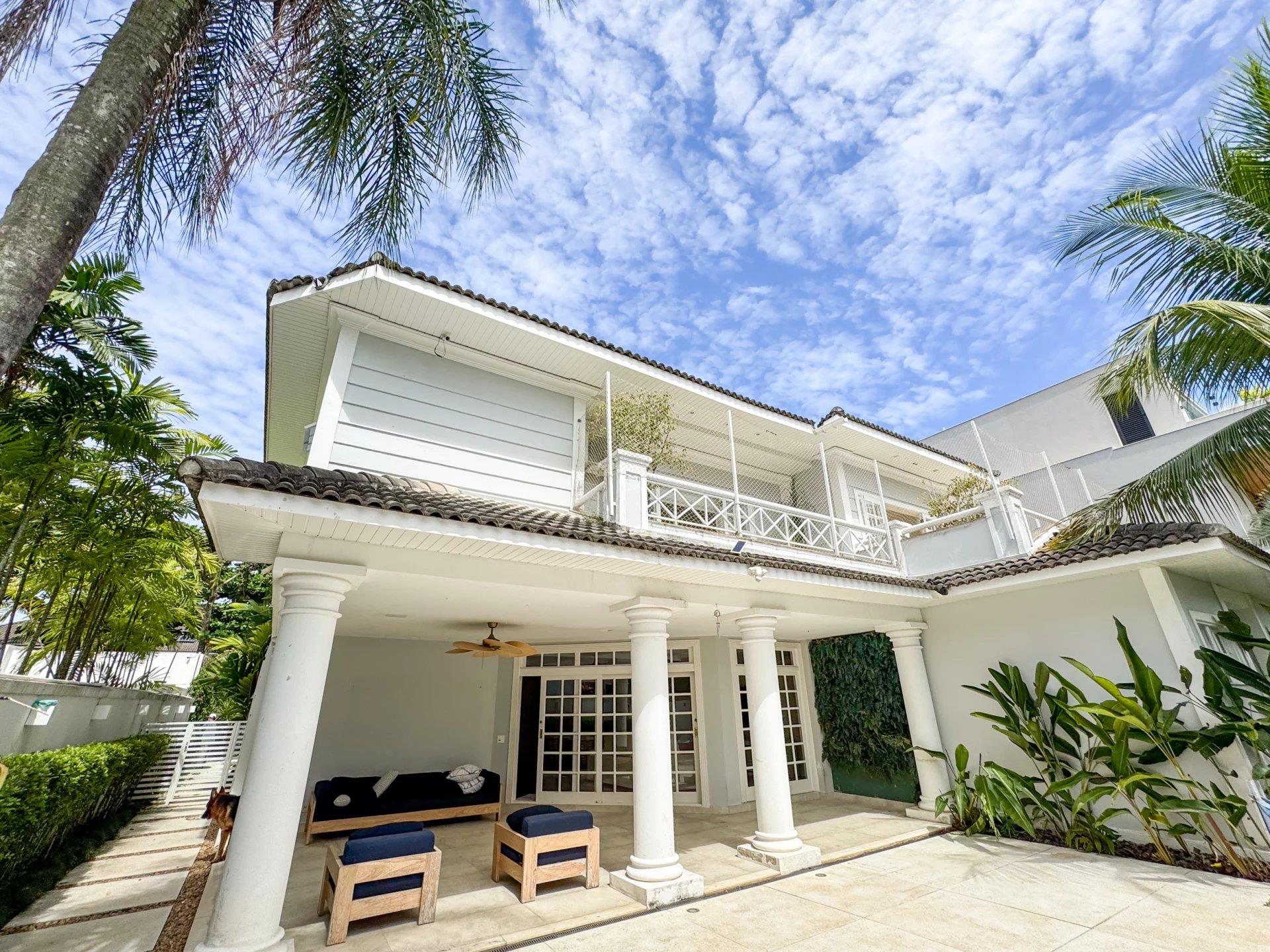 Rio201 - Gated community villa in Barra da Tijuca