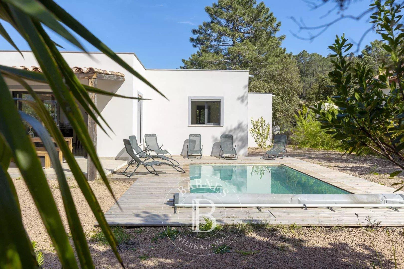 Vente Appartement Sainte Lucie De Porto Vecchio Exclusivité - Sainte-Lucie-de-Porto-Vecchio, Villa 4 chambres, piscine