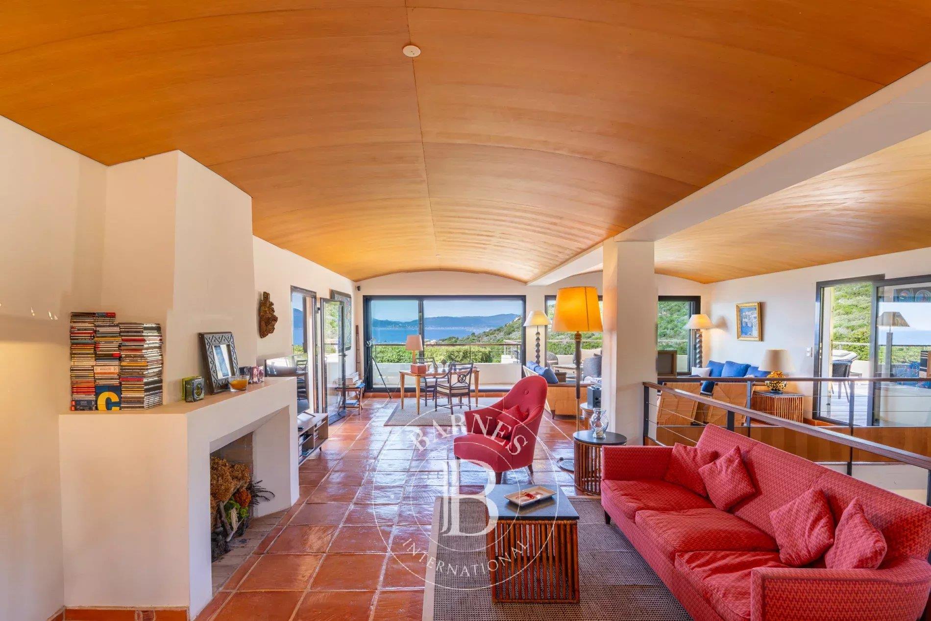 Coti-Chiavari, South Shore, 2 villas, Swimming pool, 7 bedrooms, sea view, walking distance to the b